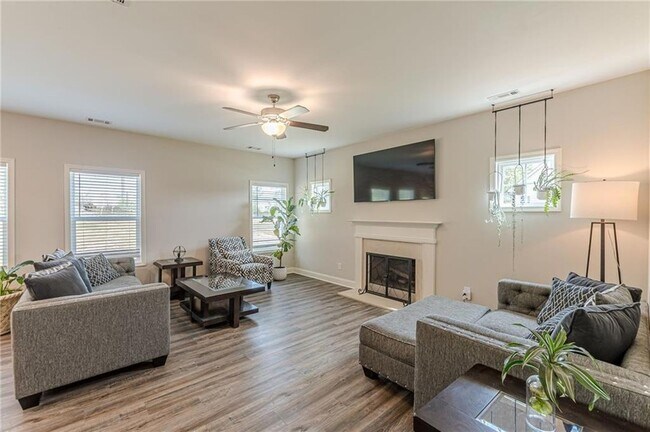 Building Photo - 123 Mulberry Dr