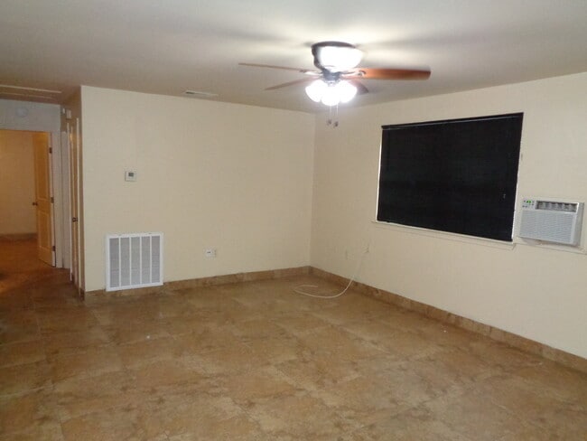 Building Photo - 946 Jennifer Jean Dr