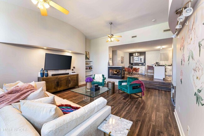 Building Photo - 523 N Bertrand St