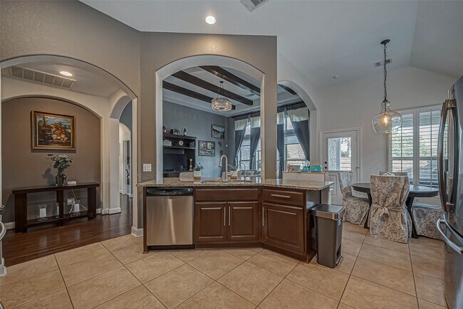 Building Photo - 6306 Hidden Alley Dr