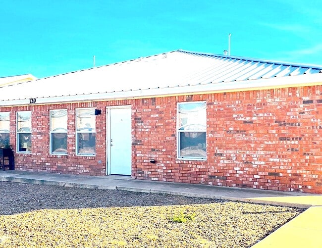 Primary Photo - 129 Townsgate Plaza