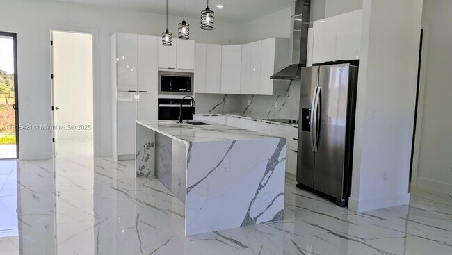 Building Photo - 3302 E 18th St