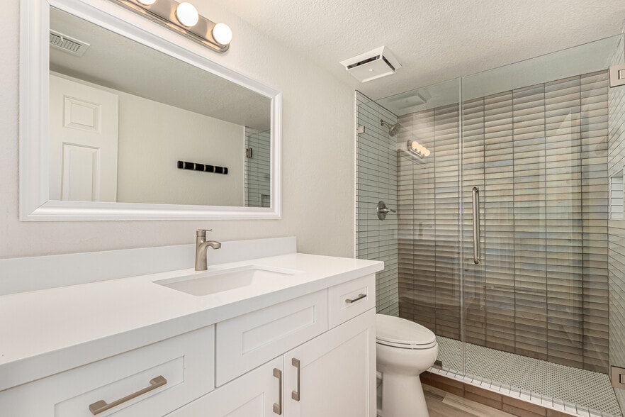 Master bathroom 1 - 1720 E Thunderbird Rd