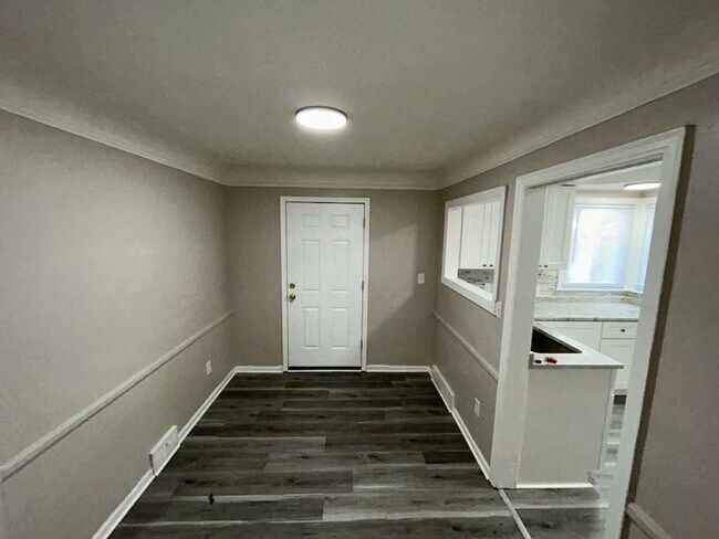 Building Photo - New Renovated 3 Bedroom Bungalow