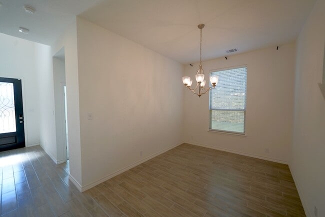 Building Photo - Luxury Living in Davis Ranch