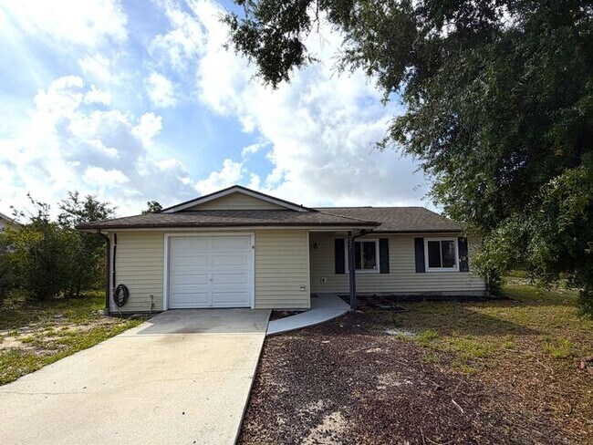Building Photo - Renovated Home