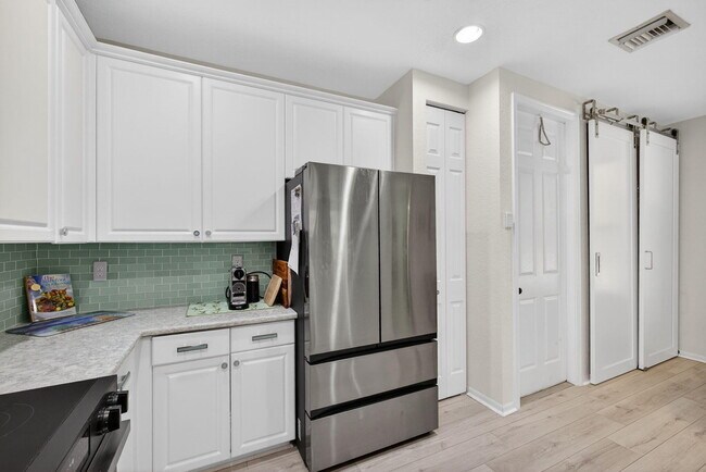 Building Photo - 4345 Parkside Dr