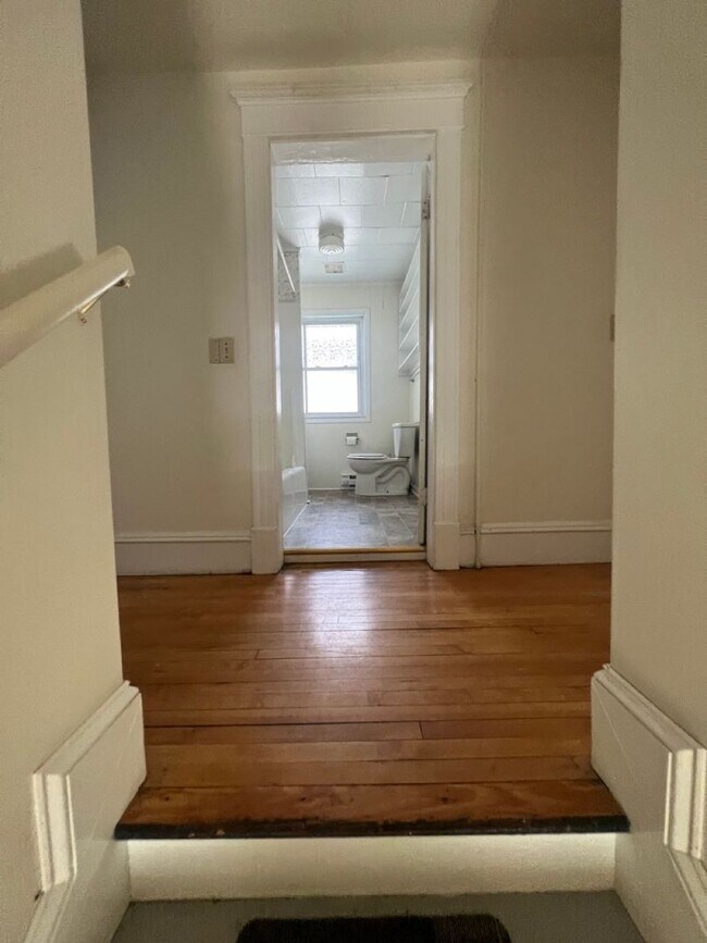 Building Photo - 52 Hickok Pl