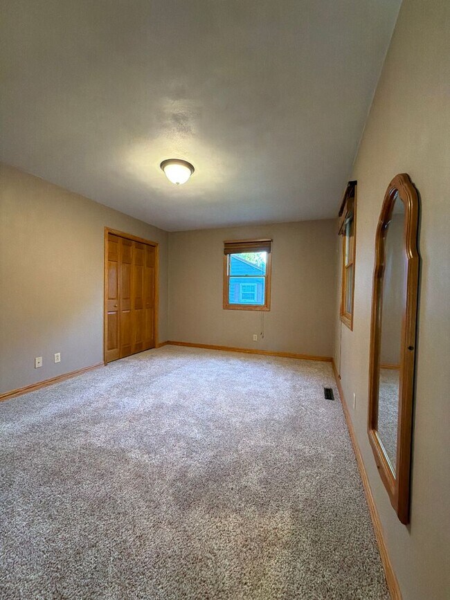 Building Photo - Country Living with Convenient Access 3 Bedroom Brick Ranch Home in Goshen