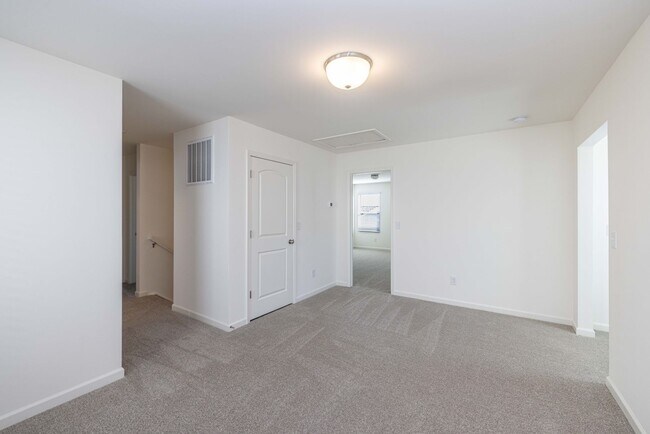 Building Photo - 4 Bedroom Home Piedmont School District AV...