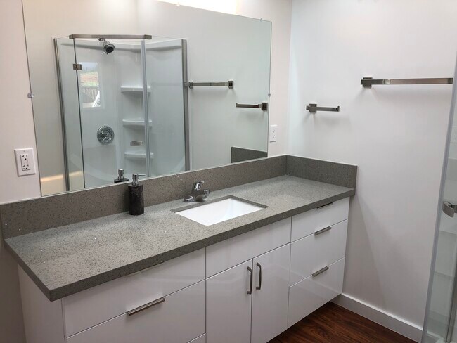 Building Photo - 98-1404 Akaaka St