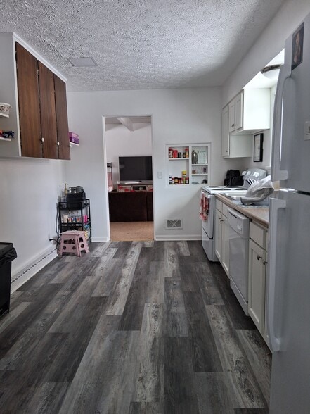 Building Photo - 1 Joyanne Ct