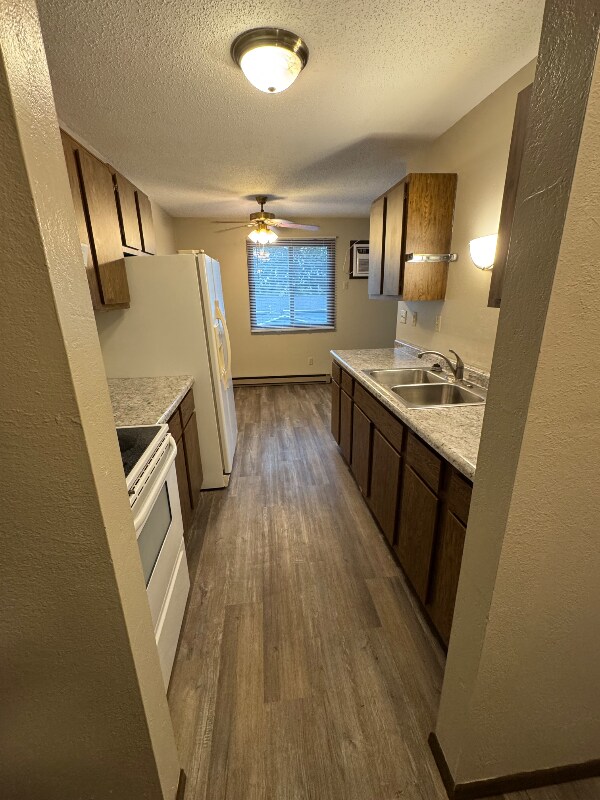 Building Photo - 501 W 8th Ave