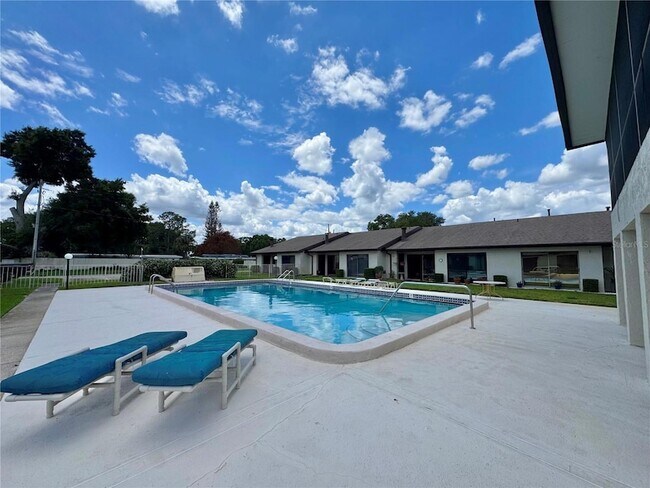 Building Photo - 2410 Hartridge Point Dr W