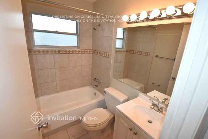 Building Photo - 11840 69th Way