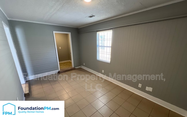 Building Photo - 5138 Chantilly Dr