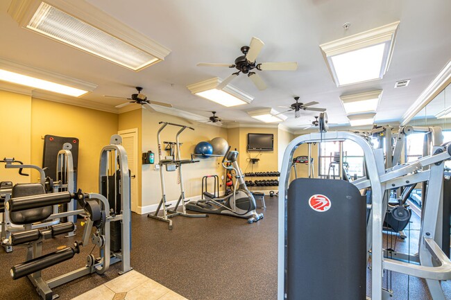 Building Photo - Knoxville 37920 - Riverfront Condo for Ren...