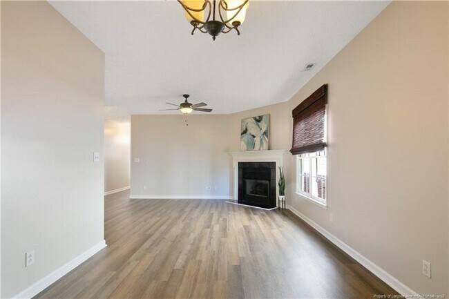 Building Photo - 1535 Dixon Dr