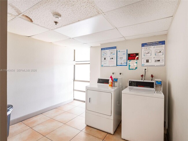 Building Photo - 1825 W 44th Pl