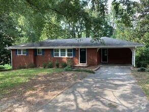 Building Photo - COMING SOON!!! Spacious 3 bd x 3 bth Ranch...