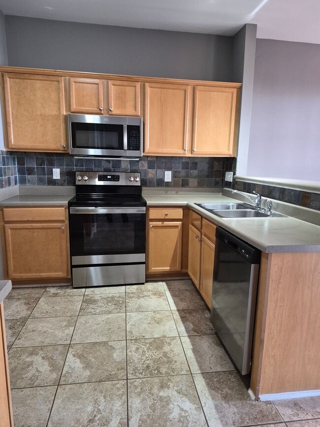 Building Photo - NEW LISTING!!!!!