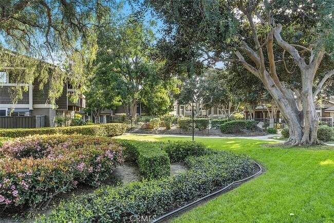 Building Photo - Move-In Ready 2BR | Fresh Paint | Unfurnished & Ready for Your Style