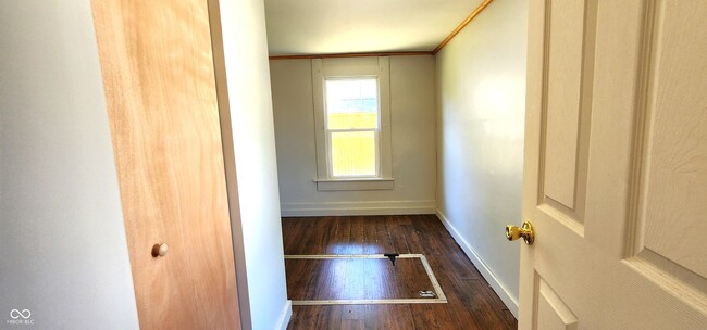 Building Photo - 348 E Franklin St