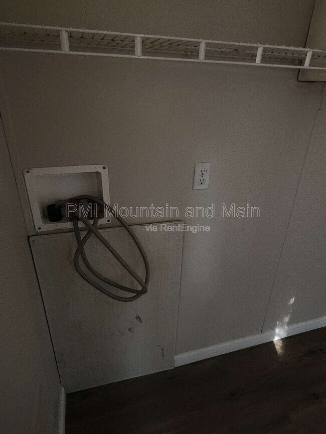 Building Photo - 15 Sarah Hill