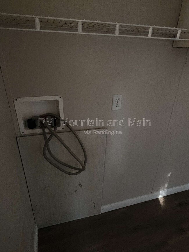 Building Photo - 16 Sarah Hill