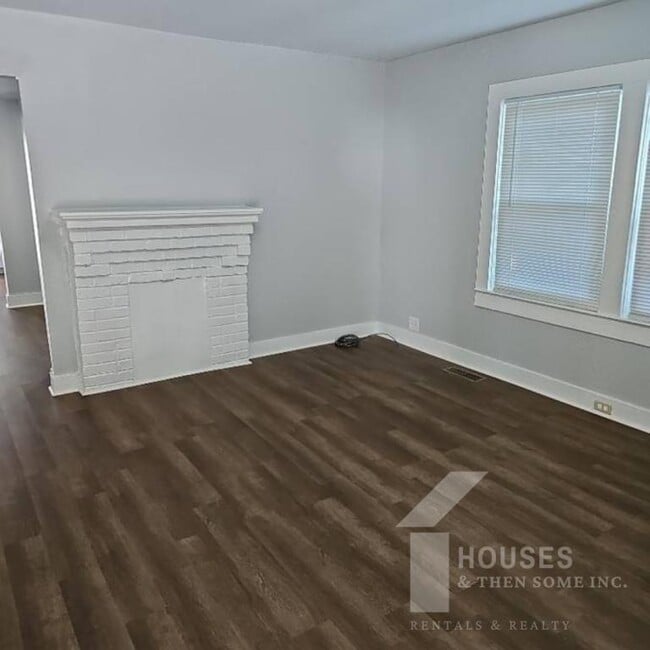 Building Photo - 354 E Floyd Baker Blvd