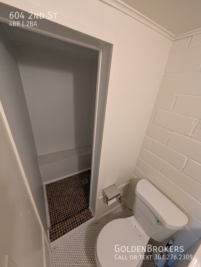 Building Photo - 604 2nd St