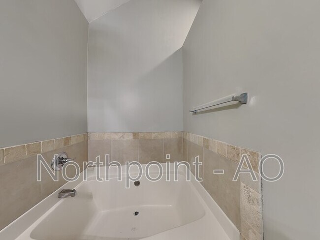 Building Photo - 1305 Sweetbriar Cir