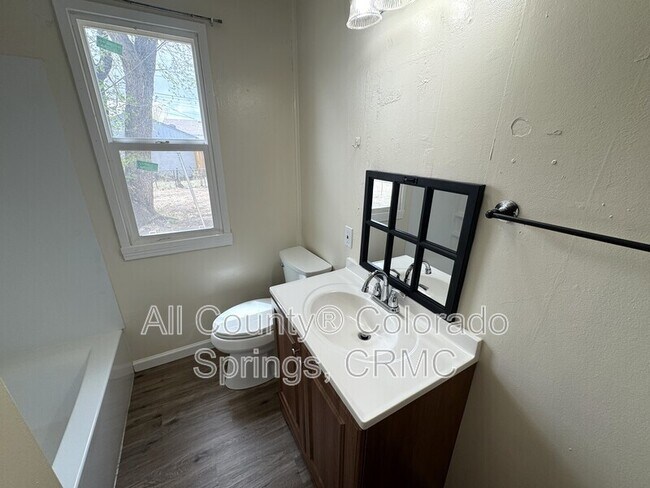 Building Photo - 607 Brookshire Ave