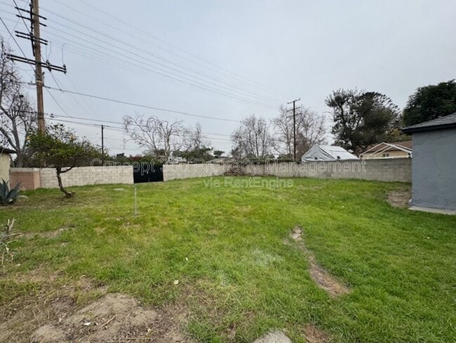 Building Photo - 5762 Cedar Ave