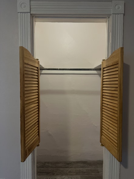 Building Photo - 405 1/2 Douglas St