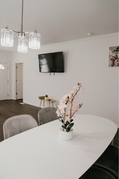 Building Photo - 1917 Faucette Ave