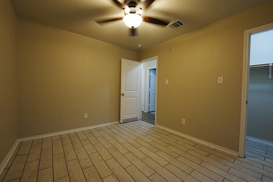 Building Photo - 5910 Gael Elm