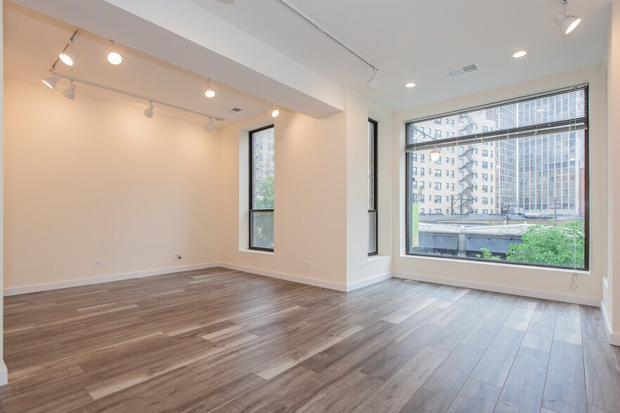 Building Photo - 2336 N Clark St
