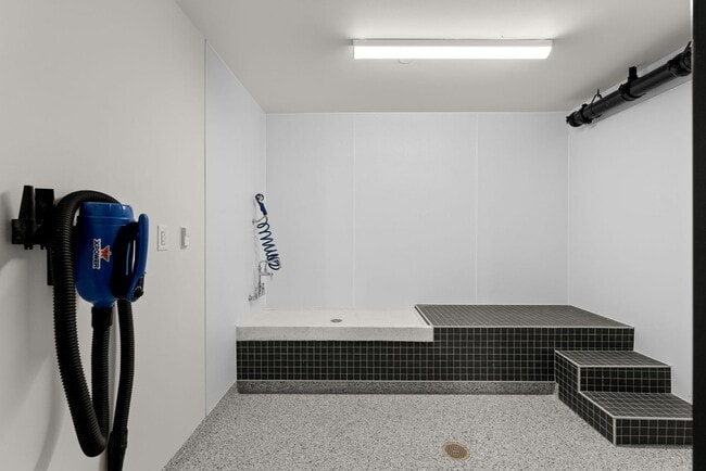 Building Photo - Modern, Light-Filled 2 Bed at One25 – Unit...