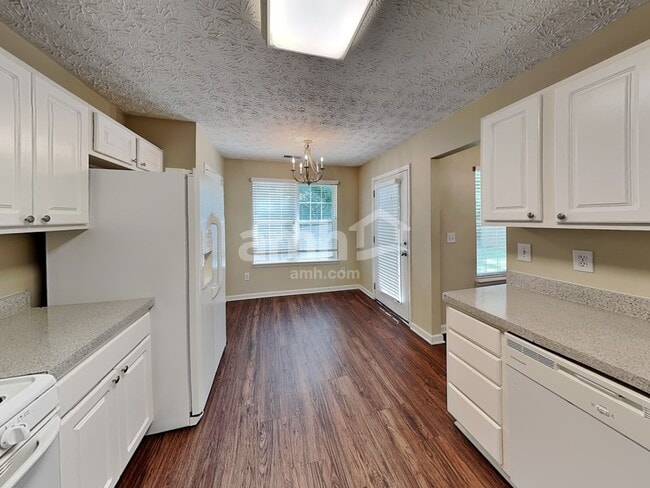 Building Photo - 2656 Lake Park Bnd