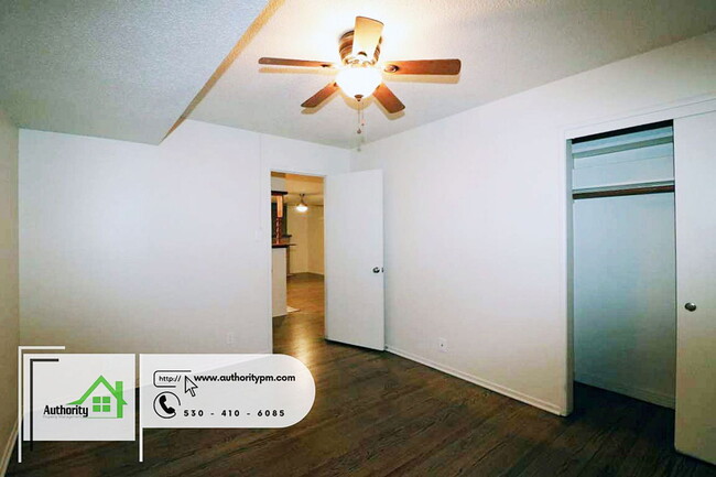 Building Photo - 1635 Mesa St