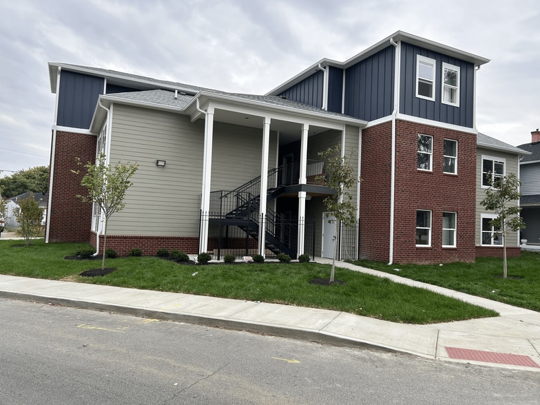 Building Photo - 2200 Bradley Ave
