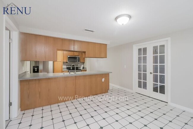 Building Photo - AVAILABLE NOW! $0 APP FEES!