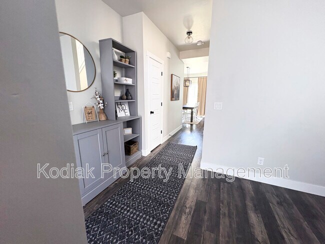 Building Photo - 1364 Petunia Ct