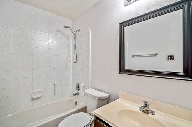 Building Photo - Bright and Beautiful Open-Concept Home!