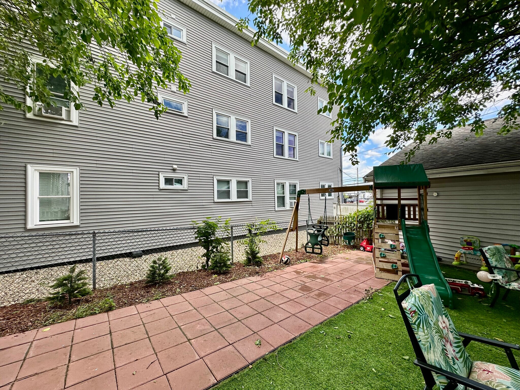 Building Photo - 52 Alaric St