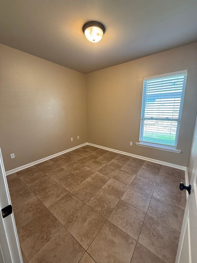 Building Photo - New Lake Front Home in Magnolia Lakes off Burbank Near Staring