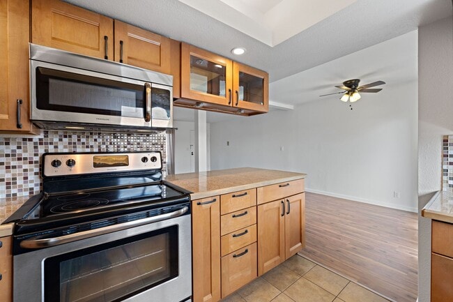 Building Photo - 5430 Linda Vista Rd