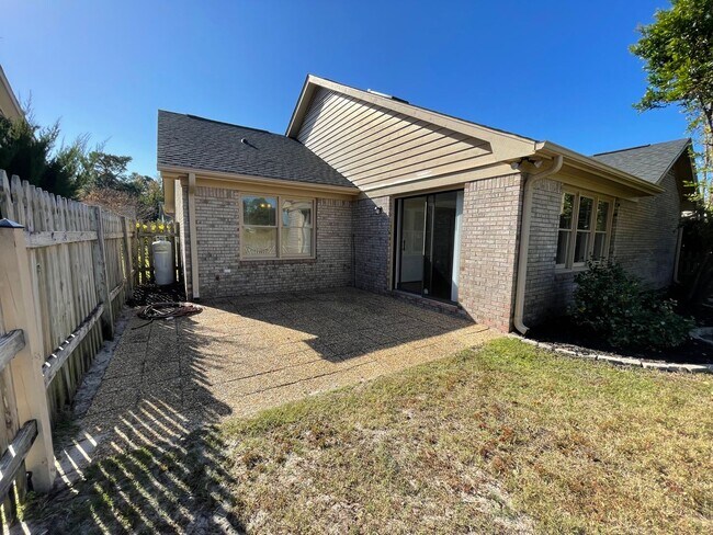 Building Photo - 3 bedroom, 2 bathroom home in Beau Rivage Plantation!