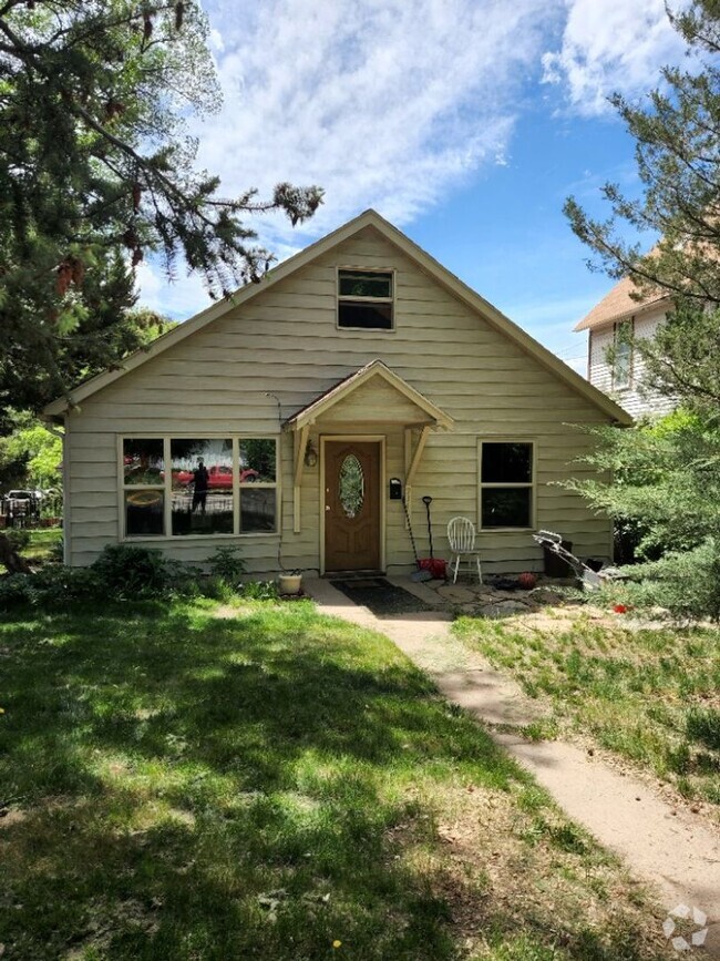 Building Photo - GLENWOOD SPRINGS DOWNTOWN 3 BEDROOM AND LO...